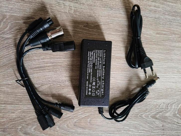 Nieuwe 42V 2A Lithium Batterij Oplader, Audio, Tv en Foto, Accu's en Batterijen, Nieuw, Oplaadbaar, Ophalen