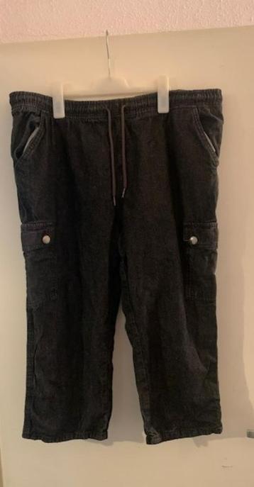 Zwarte driekwart broek van Janina. Maat 4XL beschikbaar voor biedingen