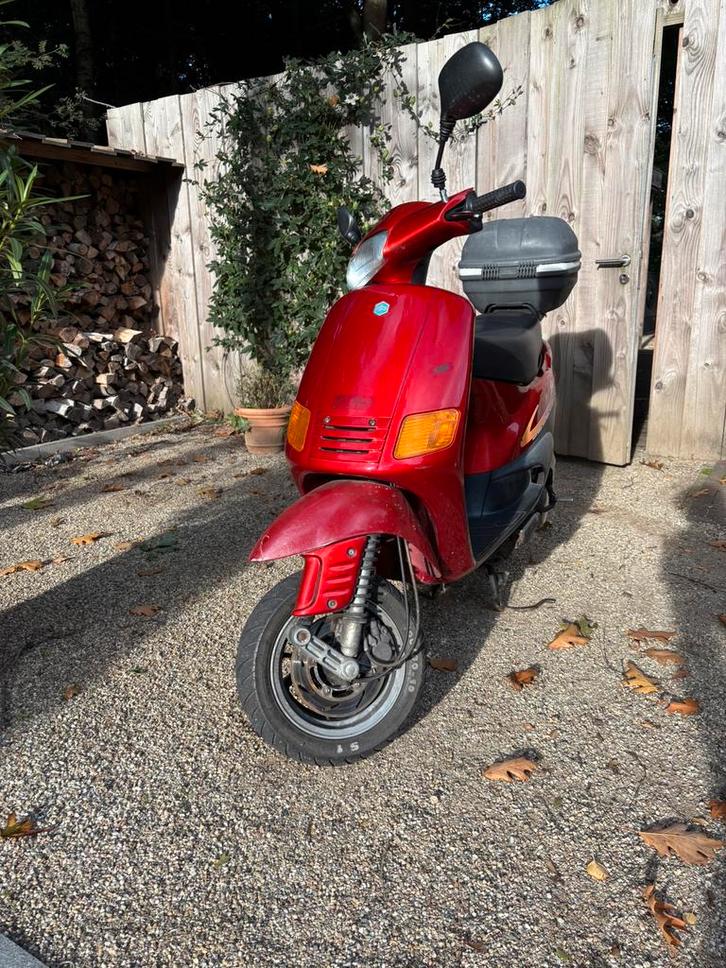Piaggio zip fastrider, Fietsen en Brommers, Scooters | Piaggio, Zo goed als nieuw, Zip, Elektrisch, Ophalen