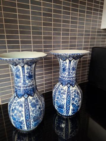 2 Delfs blauw vazen beschikbaar voor biedingen
