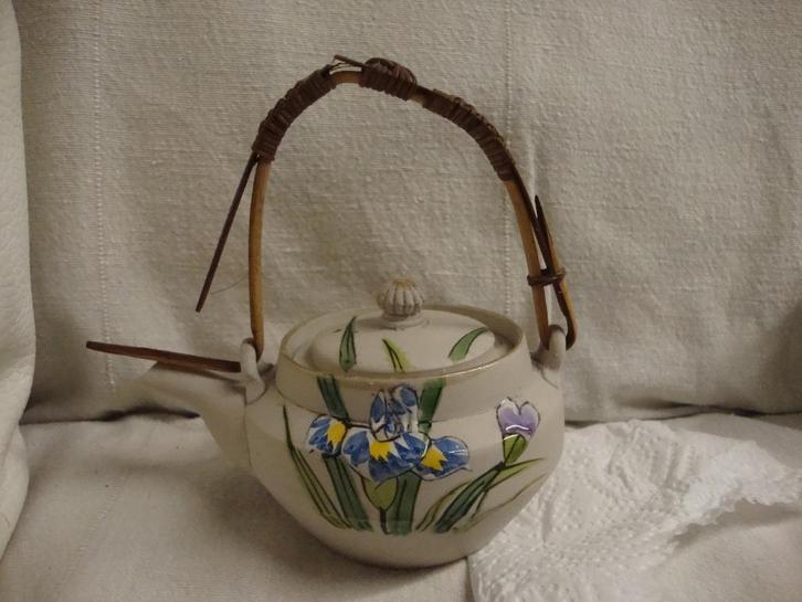 klein japans theepotje bloemmotief kyusu, Antiek en Kunst, Antiek | Keramiek en Aardewerk, Ophalen of Verzenden