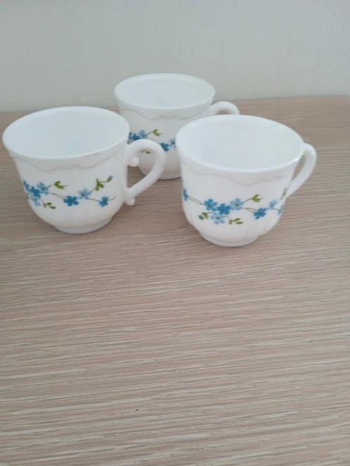 3 arcopal kopjes, Huis en Inrichting, Keuken | Servies, Zo goed als nieuw, Kop(pen) en/of Schotel(s), Overige stijlen, Glas, Ophalen of Verzenden