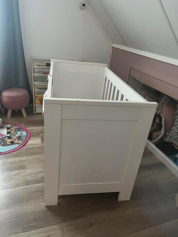 Complete baby kamer beschikbaar voor biedingen