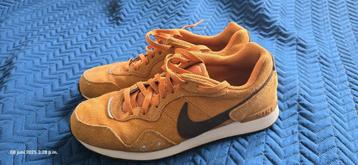 Nike Venture Runner Suede schoenen – oranje – maat 46 beschikbaar voor biedingen