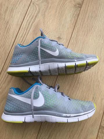 Nike: grijze sneaker, maat 40,5 beschikbaar voor biedingen