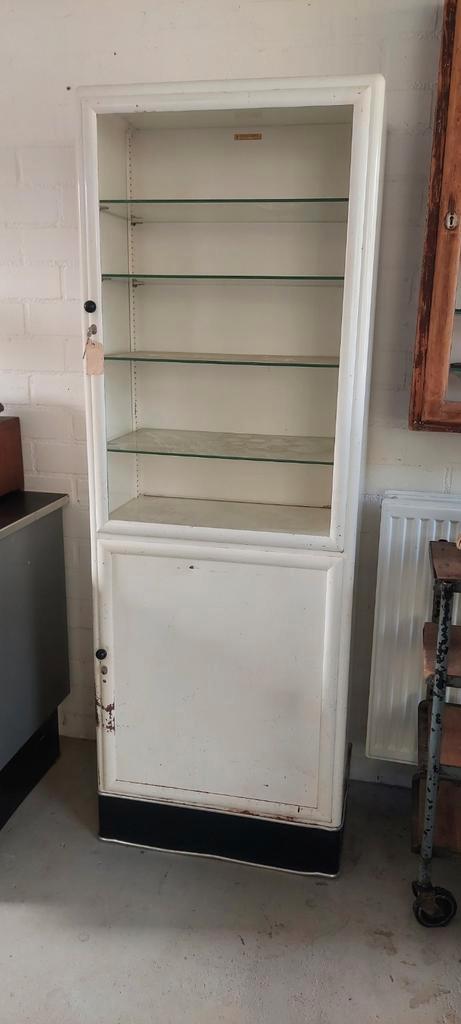 Vintage dokterkast vitrinekast apothekerskast, Antiek en Kunst, Curiosa en Brocante, Ophalen