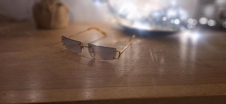 Mooie zonnebril, Huis en Inrichting, Stoffering | Vloerbedekking, Zo goed als nieuw, Overige typen, minder dan 10 m², Ophalen of Verzenden