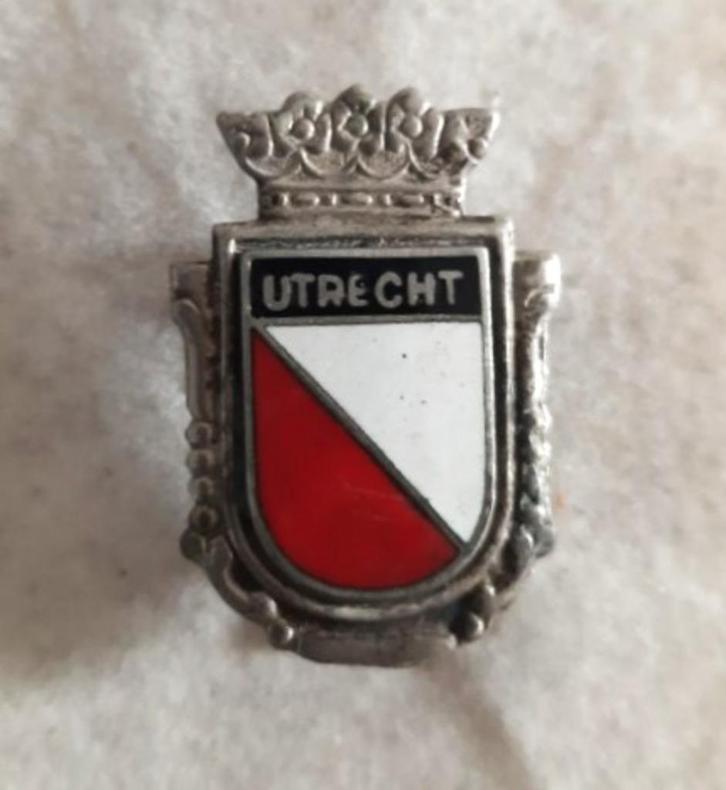 Vintage broche met Wapen van Utrecht, Sieraden, Tassen en Uiterlijk, Broches, Zo goed als nieuw, Overige materialen, Rood, Ophalen