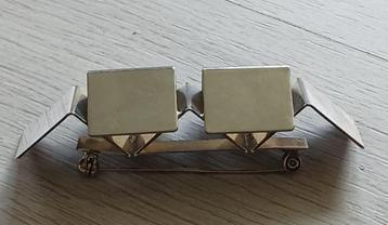 Broche  beschikbaar voor biedingen