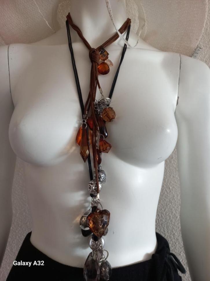 2 lang suede veter kettingen zwart of bruin met oorbellen, Sieraden, Tassen en Uiterlijk, Kettingen, Zo goed als nieuw, Overige materialen