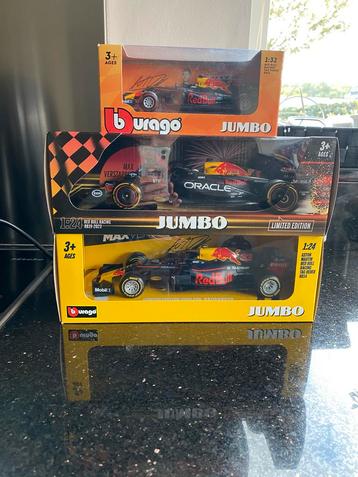 3 miniatuur auto’s Max Verstappen beschikbaar voor biedingen