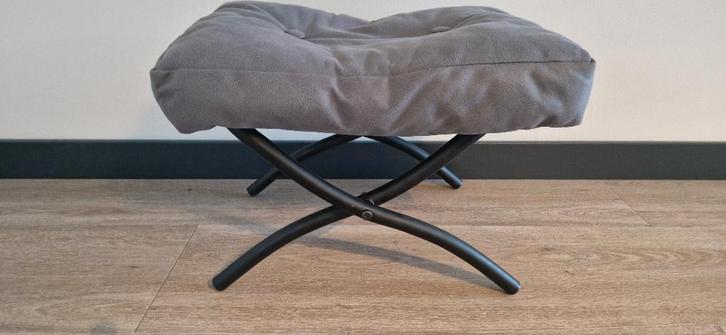 Comfortabel inklapbaar voetenbankje, Huis en Inrichting, Banken | Voetenbanken en Poefen, Zo goed als nieuw, 50 tot 75 cm, 50 tot 75 cm