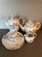 Oud servies deels Wit met blauw en goud, Antiek en Kunst, Ophalen of Verzenden