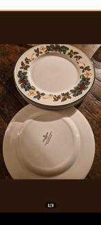 Gezocht: borden en sevies van Royal Stafford met kerstrand, Huis en Inrichting, Keuken | Servies, Ophalen of Verzenden, Porselein