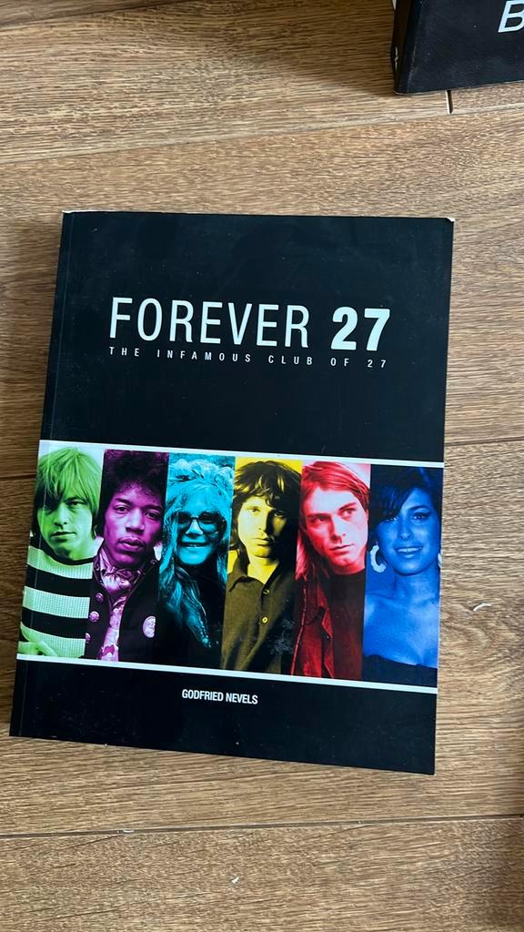 Godfried Nevels - Forever 27 boek, Boeken, Biografieën, Zo goed als nieuw, Sport, Ophalen of Verzenden