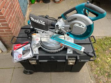 Makita afkortzaag radiaalzaag LS0815FL in Stanley opbergbox beschikbaar voor biedingen