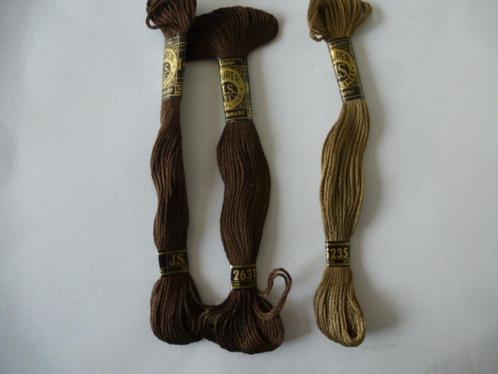 J.S. Schürer borduurgaren Mouliné 25 bruin en taupe, Hobby en Vrije tijd, Borduren en Borduurmachines, Nieuw, Borduurgaren of Zijde