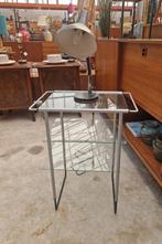 Vintage ijzeren tafeltje met drie glazen plaatjes, 50cm, Gebruikt, ., 55 tot 75 cm, Glas