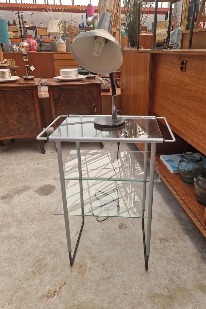 Vintage ijzeren tafeltje met drie glazen plaatjes, 50cm, Huis en Inrichting, Tafels | Bijzettafels, Gebruikt, Rechthoekig, 45 tot 60 cm