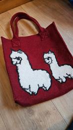 Vilten handtas bordeaux rood met alpacas, Sieraden, Tassen en Uiterlijk, Tassen | Damestassen, Ophalen of Verzenden, Zo goed als nieuw