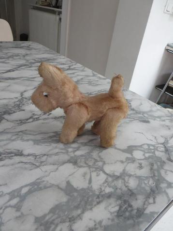 antiek pluche hondje  beschikbaar voor biedingen