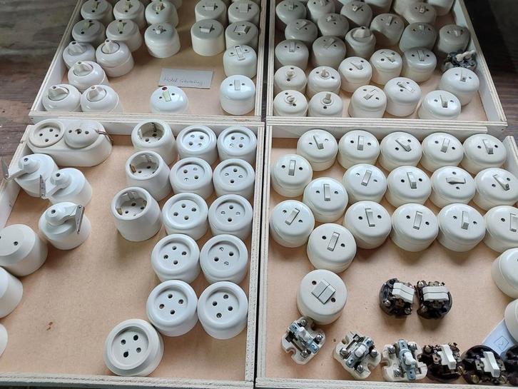 Oud bakeliet schakelmateriaal wit, Antiek en Kunst, Curiosa en Brocante, Ophalen of Verzenden