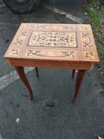 Kleine houten tafelje, Antiek en Kunst, Antiek | Meubels | Tafels, Ophalen of Verzenden