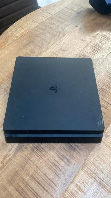 PlayStation 4 Slim met controller beschikbaar voor biedingen