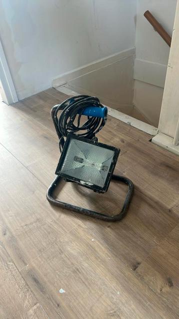 Bouwlamp 300 watt gebruikt beschikbaar voor biedingen