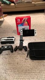 Switch OLED met doos compleet, Switch OLED, Ophalen of Verzenden, Zo goed als nieuw, Met 3 controllers of meer