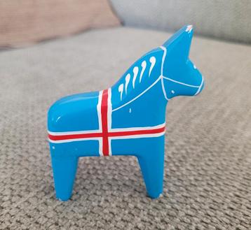 Uniek vintage Dala Paardje - IJslandse Vlag / dalarna klein beschikbaar voor biedingen