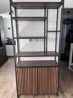 Stalen vitrine kast met trendy wandpanelen hoog, Huis en Inrichting, Kasten | Vitrinekasten, Ophalen, Zo goed als nieuw, 25 tot 50 cm