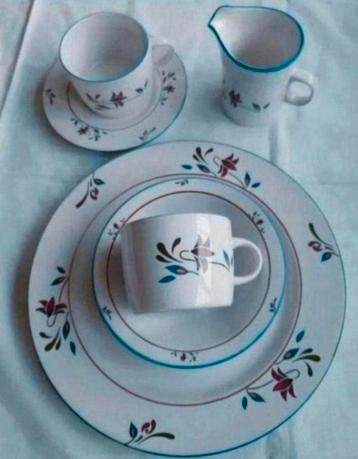 Copenhagen Thailand servies rode bloemen groene blaadjes beschikbaar voor biedingen