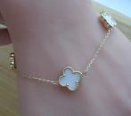 14 karaat gouden 585 armband met parelmoer klavertjes [276], Ophalen of Verzenden, Zo goed als nieuw, Met bedels of kralen, Goud