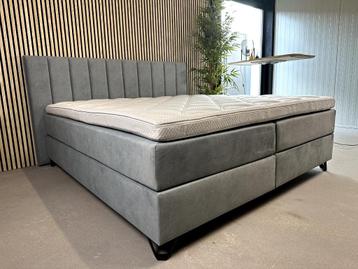 BOXSPRING MET LUXE HOOFDBORD 180 X 200 BLAUW GRIJS  beschikbaar voor biedingen