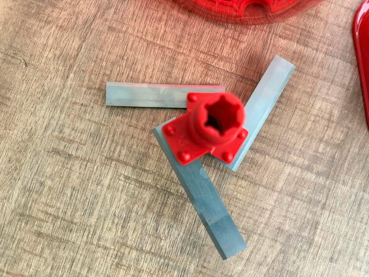 Tupperware Hakmolen - Handig en snel!, Huis en Inrichting, Keuken | Tupperware, Nieuw, Overige typen, Rood, Ophalen of Verzenden