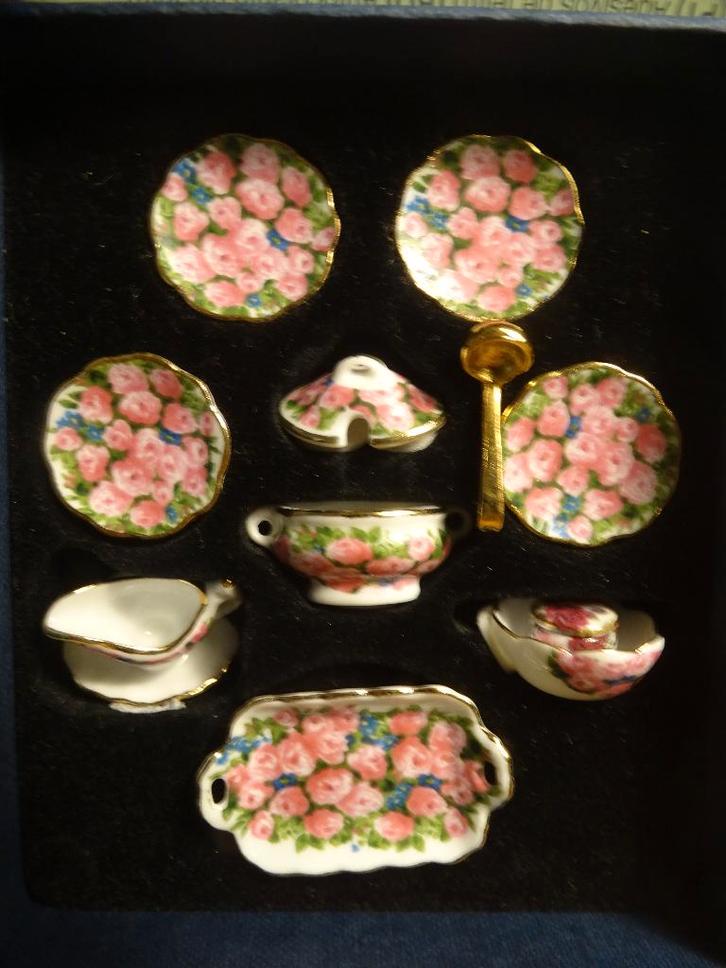 porseleinen serviesje 1:12 van merk : REUTTER, Verzamelen, Poppenhuizen en Toebehoren, Zo goed als nieuw, Poppenhuis, Ophalen of Verzenden