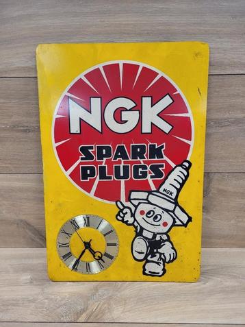 NGK Spark plugs reclame bord met klok beschikbaar voor biedingen