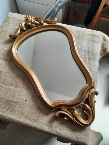 Spiegel vintage - kleine beschadiging aan het glas. beschikbaar voor biedingen