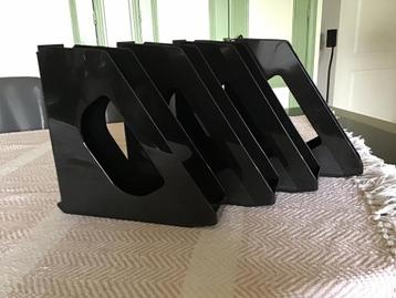 Opbergbakken. beschikbaar voor biedingen