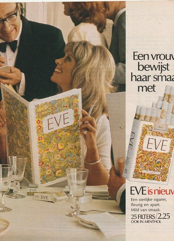 retro reclame 1975 Eve sigaretten vrouw met menukaart, Verzamelen, Retro, Overige typen, Verzenden