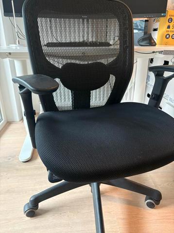 Ergonomische bureaustoel beschikbaar voor biedingen
