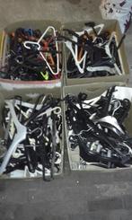 150 kunststof plastic kledinghangers kleerhangers knappen, Kleding | Dames, Kledinghangers, Ophalen, Gebruikt, Kunststof, Kinderen en Volwassenen