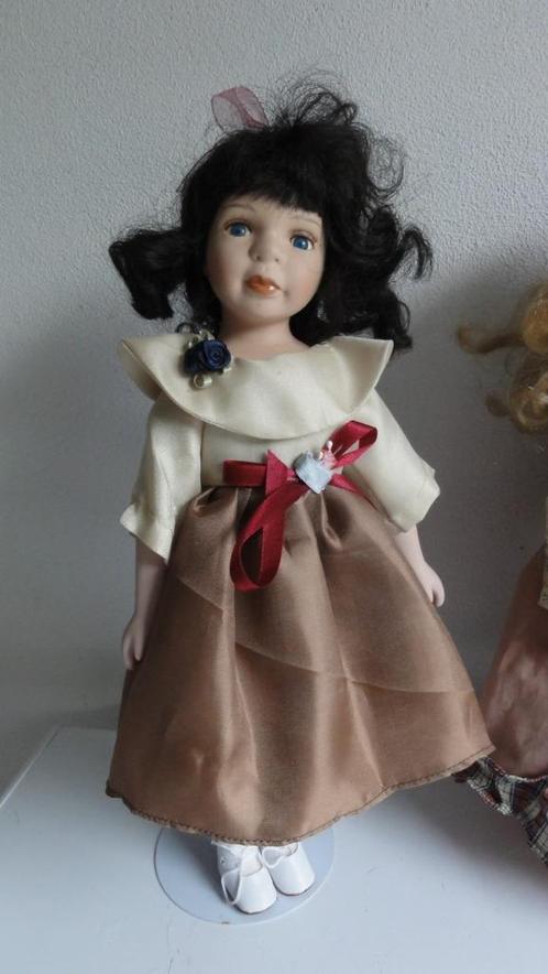 Poppen, mooie poppen met oa klederdracht, porselein, Verzamelen, Poppen, Zo goed als nieuw, Pop, Ophalen of Verzenden