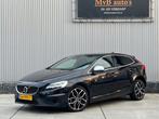 Volvo V40 2.0 T4 Business Sport R-Design, 190 PK Automaat, Z, Auto's, Volvo, 65 €/maand, Gebruikt, Zwart, Origineel Nederlands