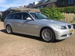 BMW 3-Serie (e90) 2.0 I 320 Touring 2006 Grijs (Weinig km!), Auto's, BMW, Origineel Nederlands, Te koop, Zilver of Grijs, 5 stoelen