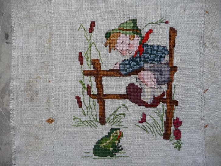 Borduurwerk "Hummel"(oei een kikker), Hobby en Vrije tijd, Borduren en Borduurmachines, Gebruikt, Onderdeel of Toebehoren, Handborduren