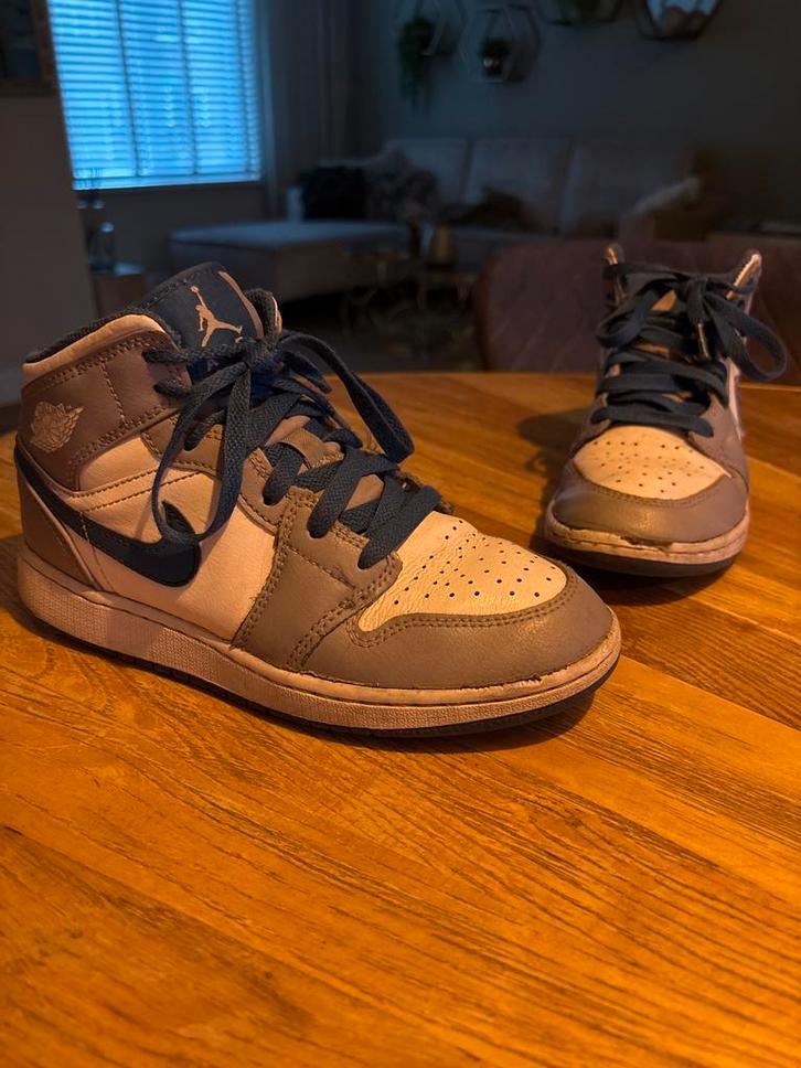 Jordan sportschoenen maat 36, Kinderen en Baby's, Kinderkleding | Schoenen en Sokken, Gebruikt, Sportschoenen, Jongen of Meisje