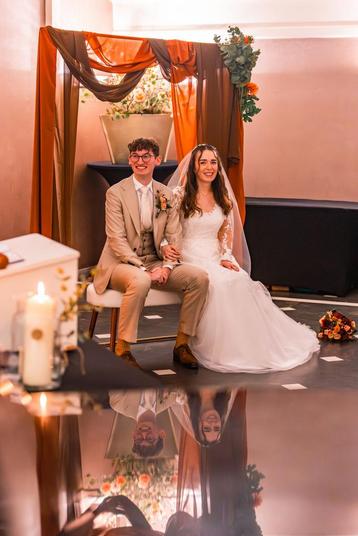 Backdrop bruiloft (frame+doeken+kunstbloemen) beschikbaar voor biedingen