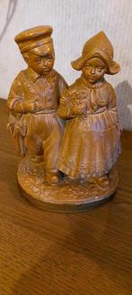 Terracotta beeldje Volendams echtpaar - H. Linger, Antiek en Kunst, Kunst | Beelden en Houtsnijwerken, Ophalen of Verzenden